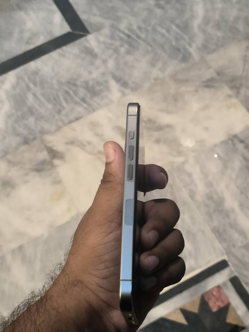 Apple iPhone 15 Pro 2