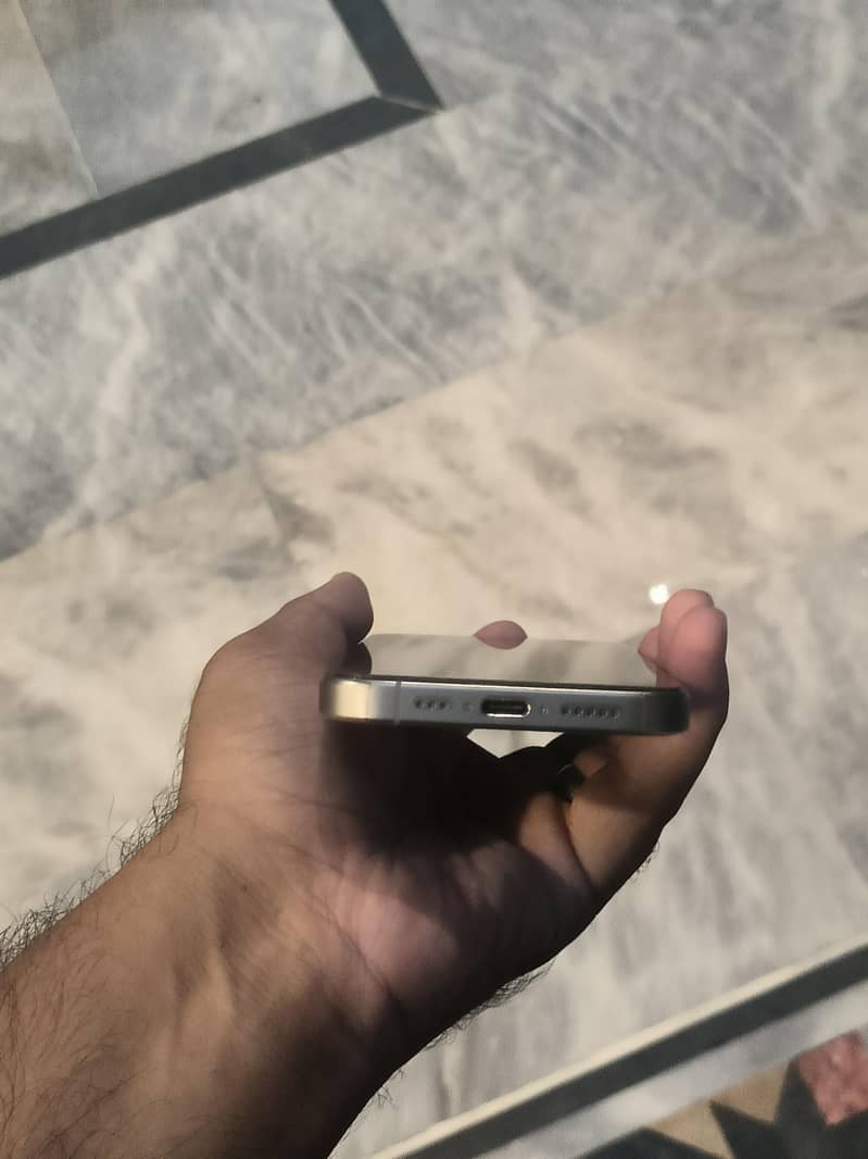 Apple iPhone 15 Pro 3