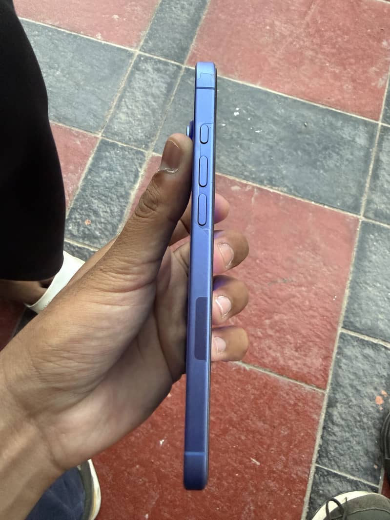 Apple iPhone 16 Plus 1
