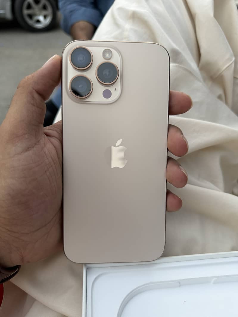 Apple iPhone 16 Pro Max 2