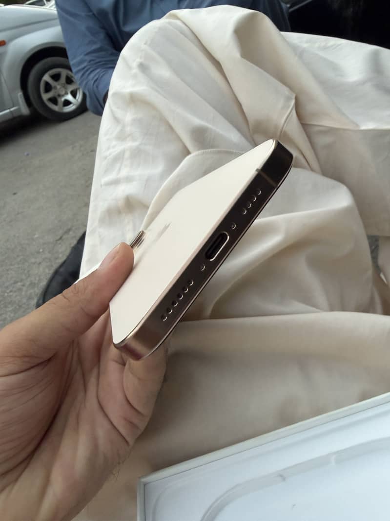 Apple iPhone 16 Pro Max 3