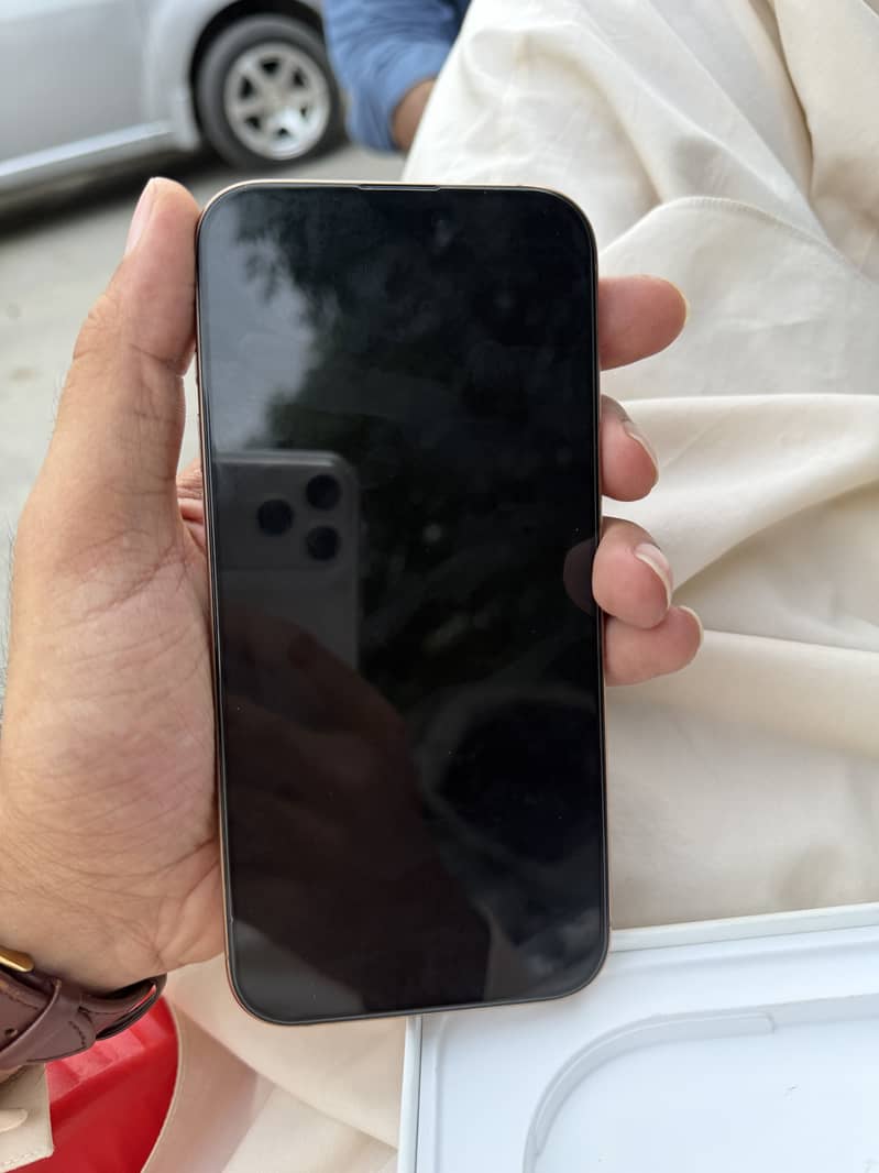 Apple iPhone 16 Pro Max 4
