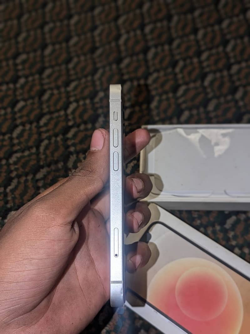 Apple iPhone 12 mini 10