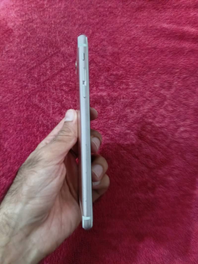 Apple iPhone 6S Plus 5
