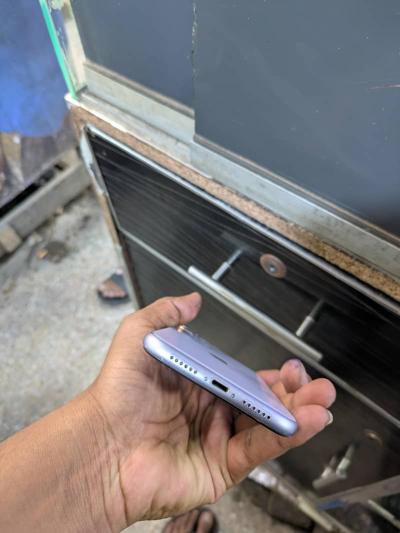 Apple iPhone 11 6