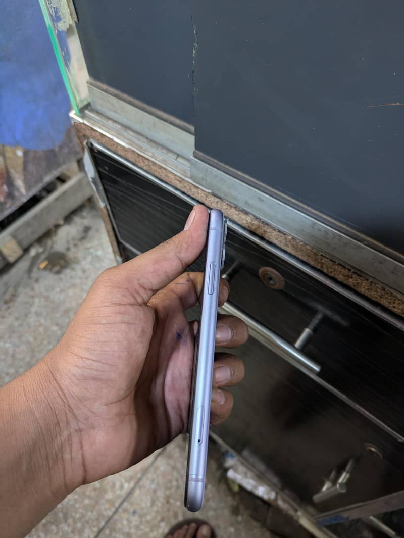 Apple iPhone 11 7