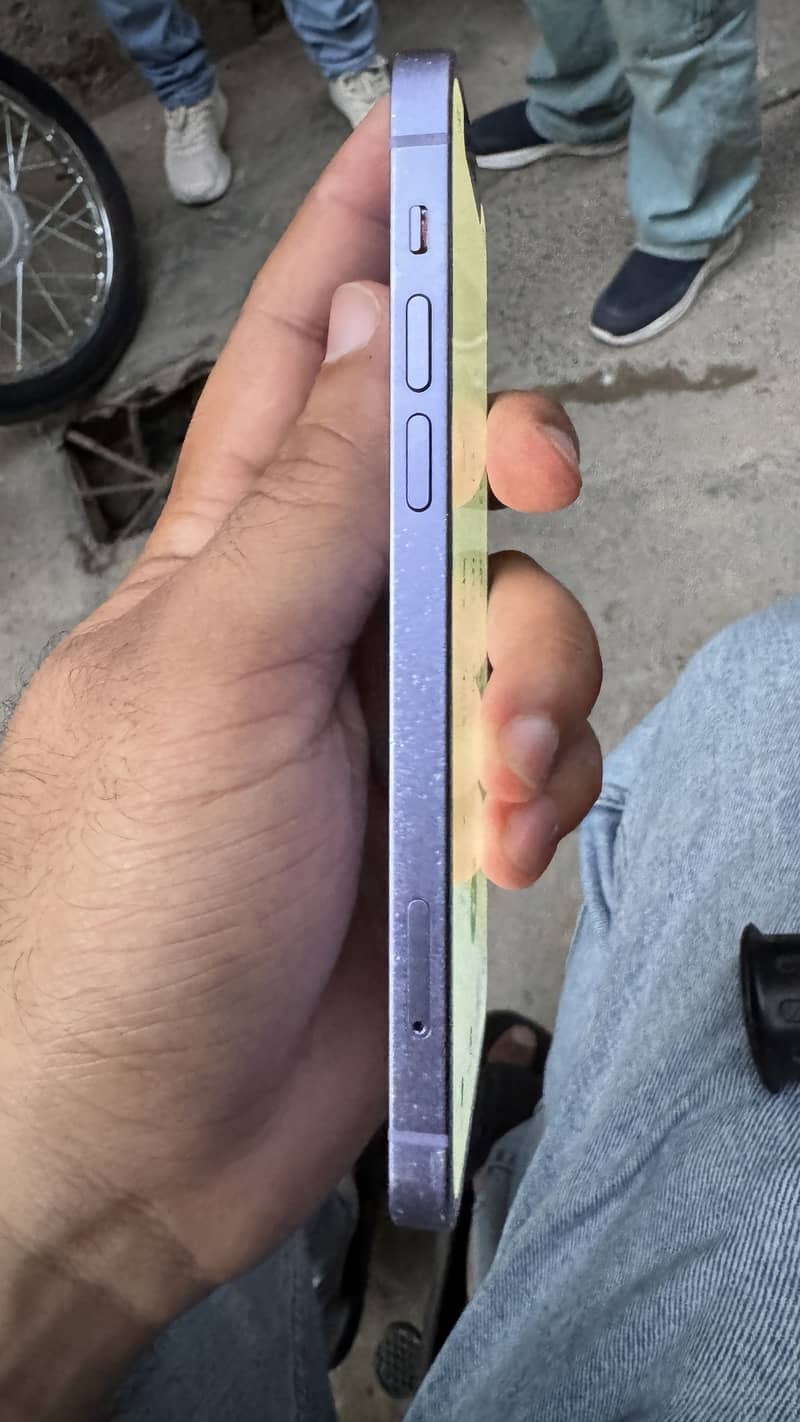Apple iPhone 12 3