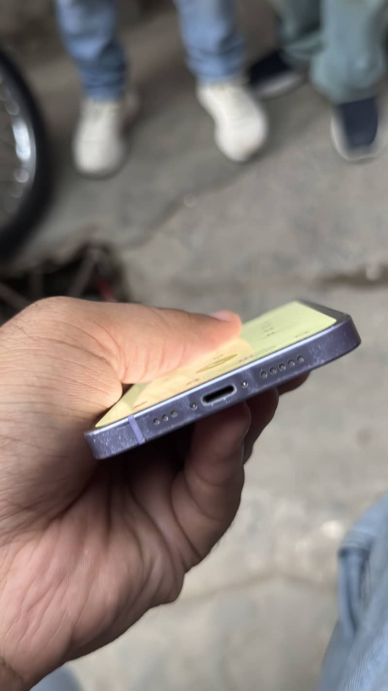 Apple iPhone 12 6