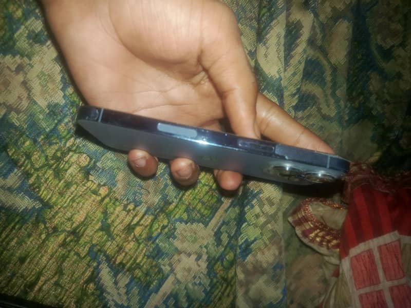 Apple iPhone 13 Pro 4