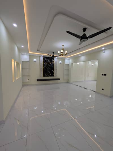 GULBERG RESIDENCIA 20M UPPER FLOOR FOR RENT