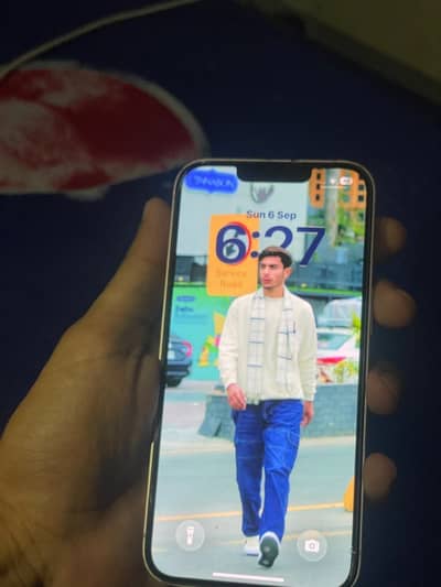 Apple iPhone 13