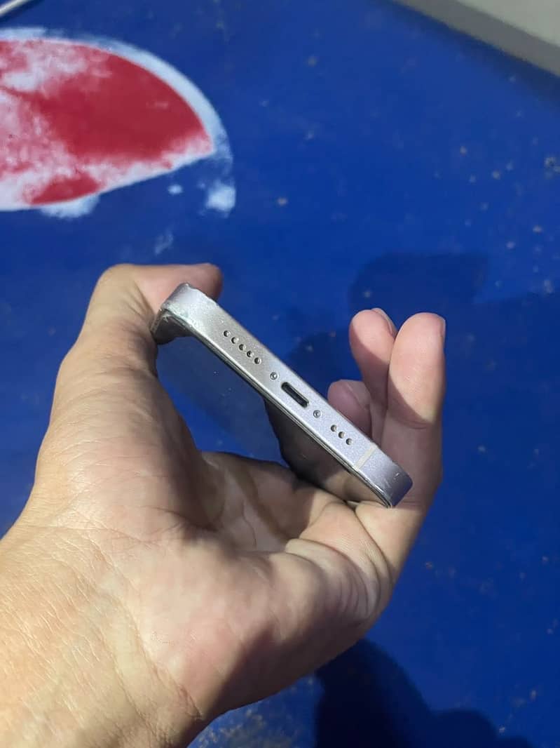 Apple iPhone 13 4