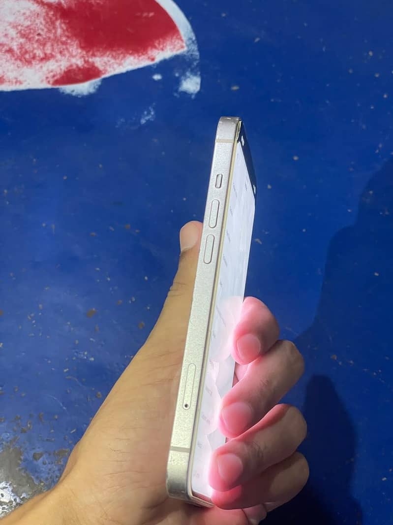 Apple iPhone 13 5