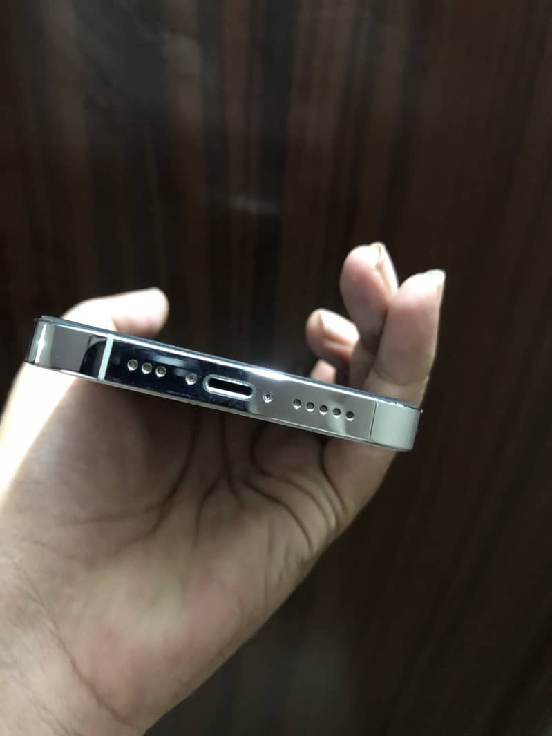 Apple iPhone 14 Pro 4