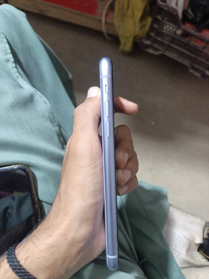 Apple iPhone 11 3