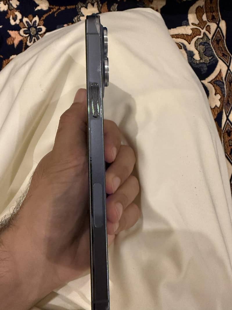Apple iPhone 13 Pro Max 2
