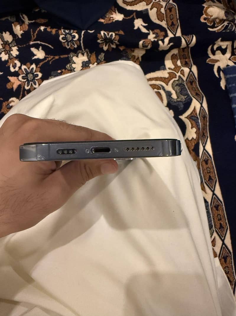 Apple iPhone 13 Pro Max 4