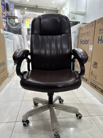2 chairs in 9/10 conditions