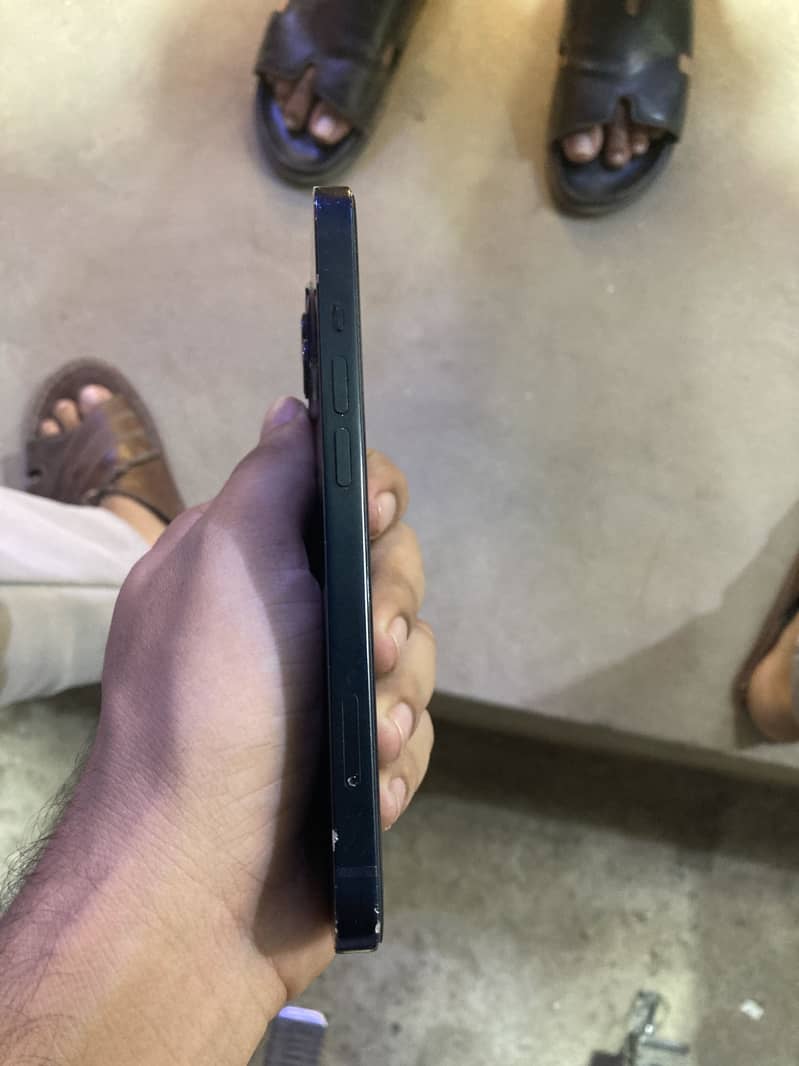 Apple iPhone 13 2