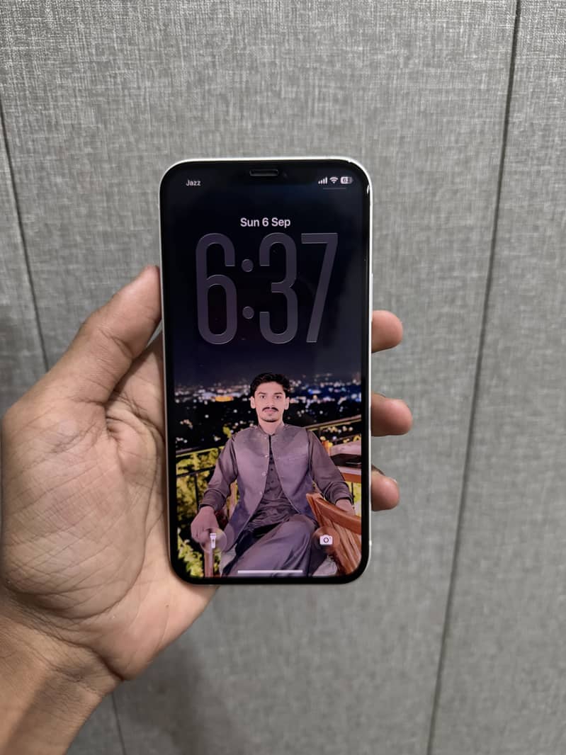 Apple iPhone 12 4