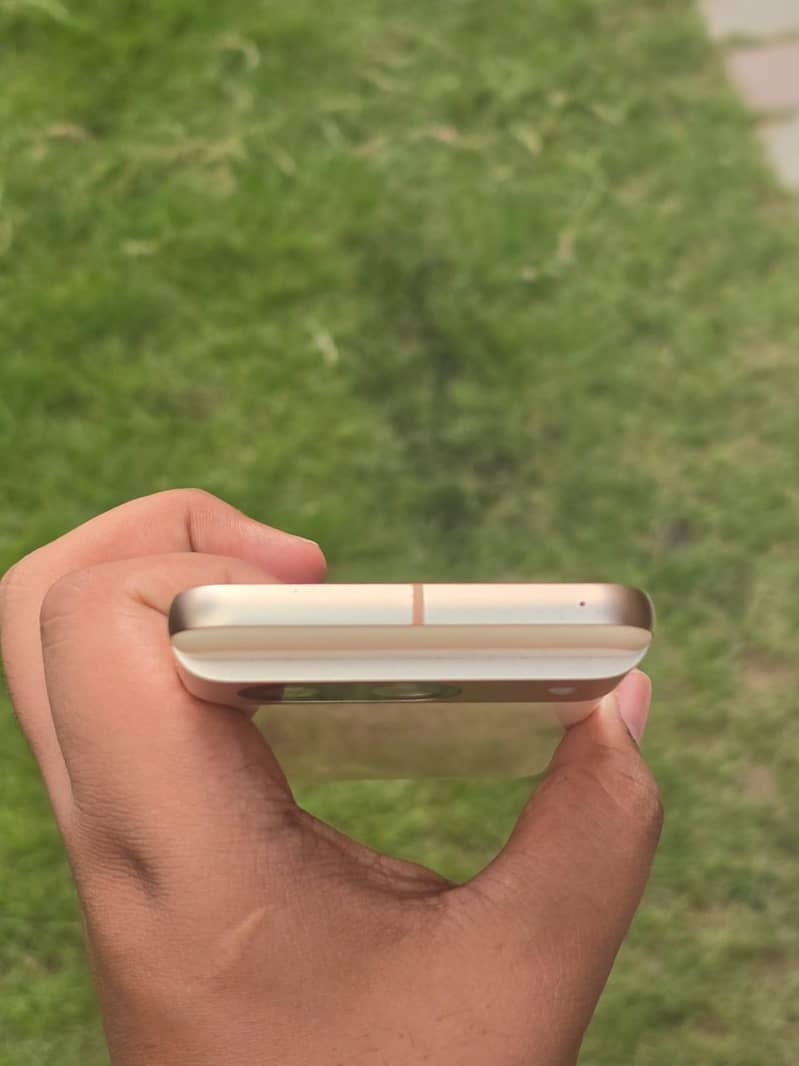 Google Pixel 8 4
