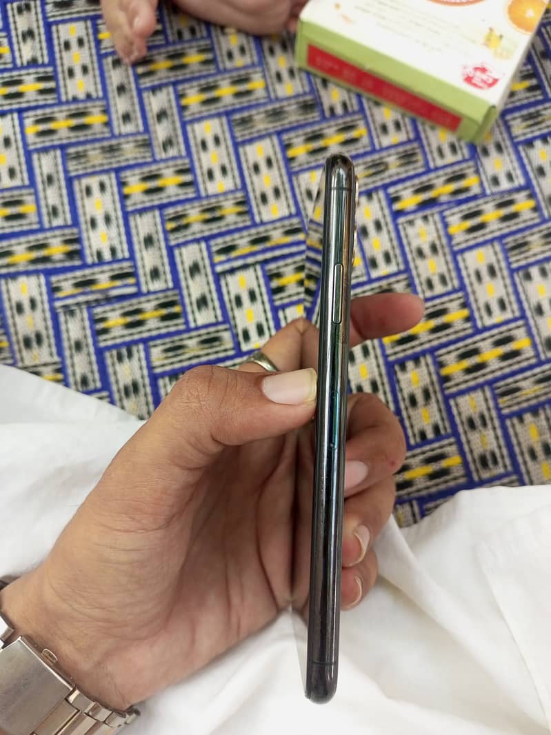 IPHONE 11 PRO MAX 2