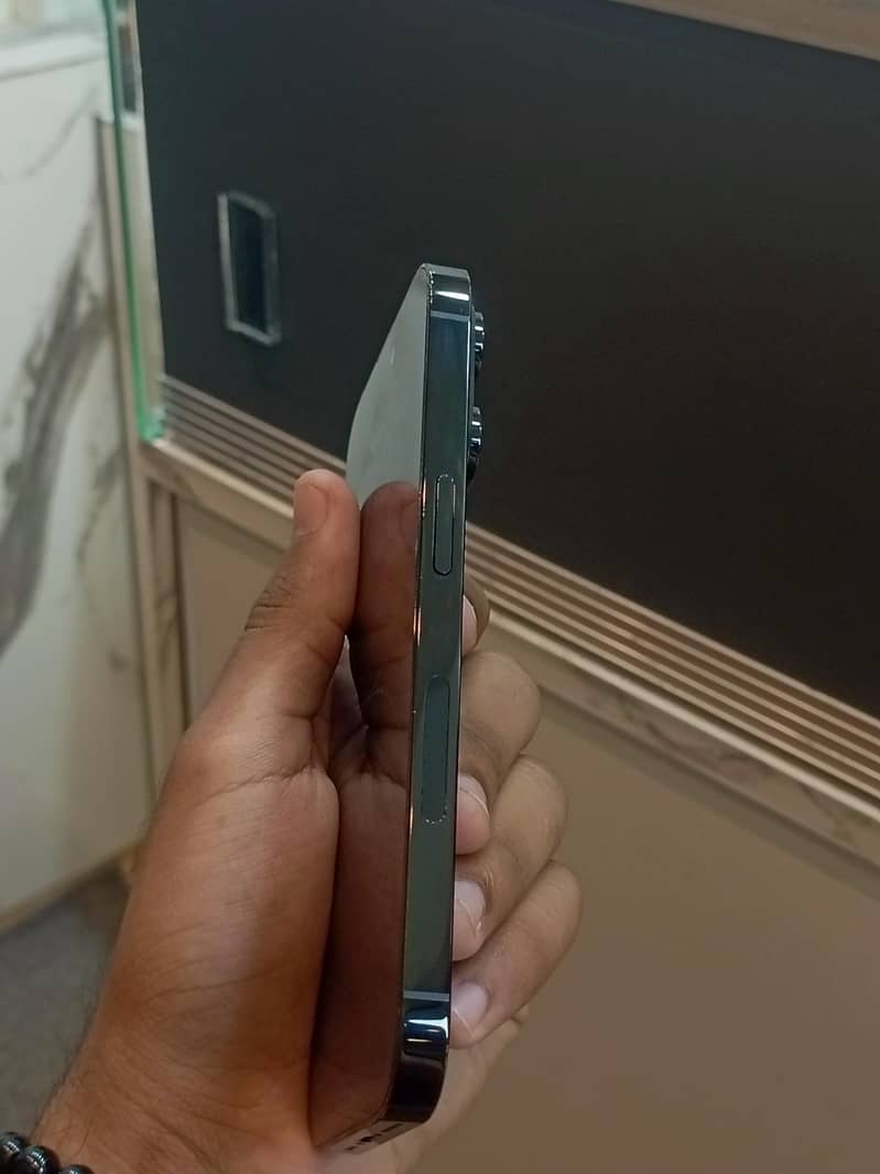 Apple iPhone 14 Pro 2