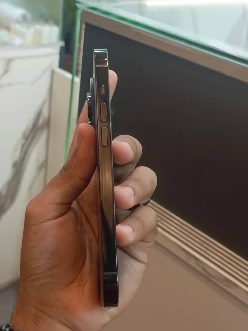 Apple iPhone 14 Pro 3