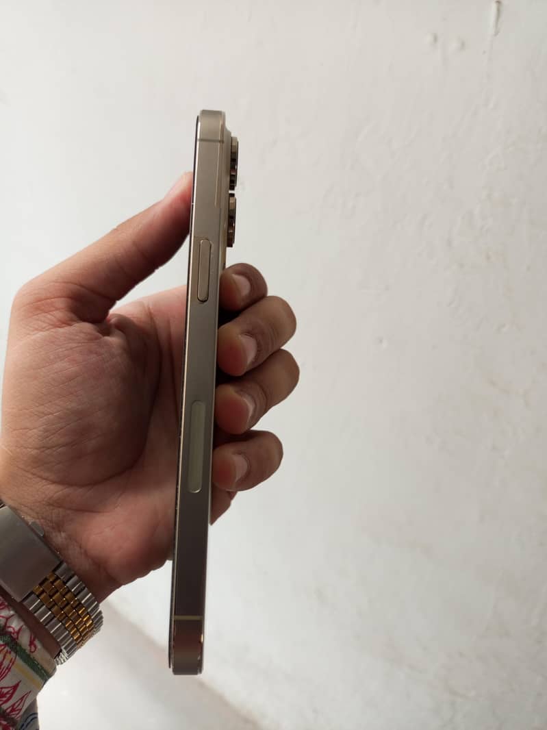 Apple iPhone 14 Pro Max 6