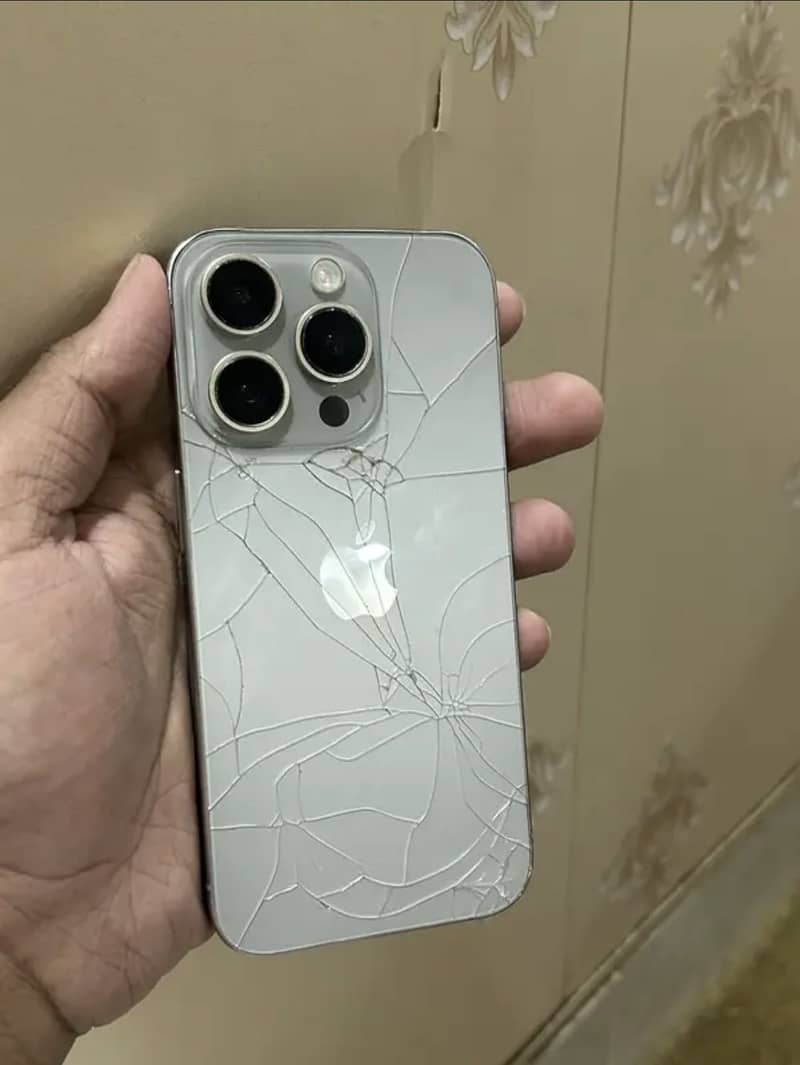 Apple iPhone 15 Pro 0