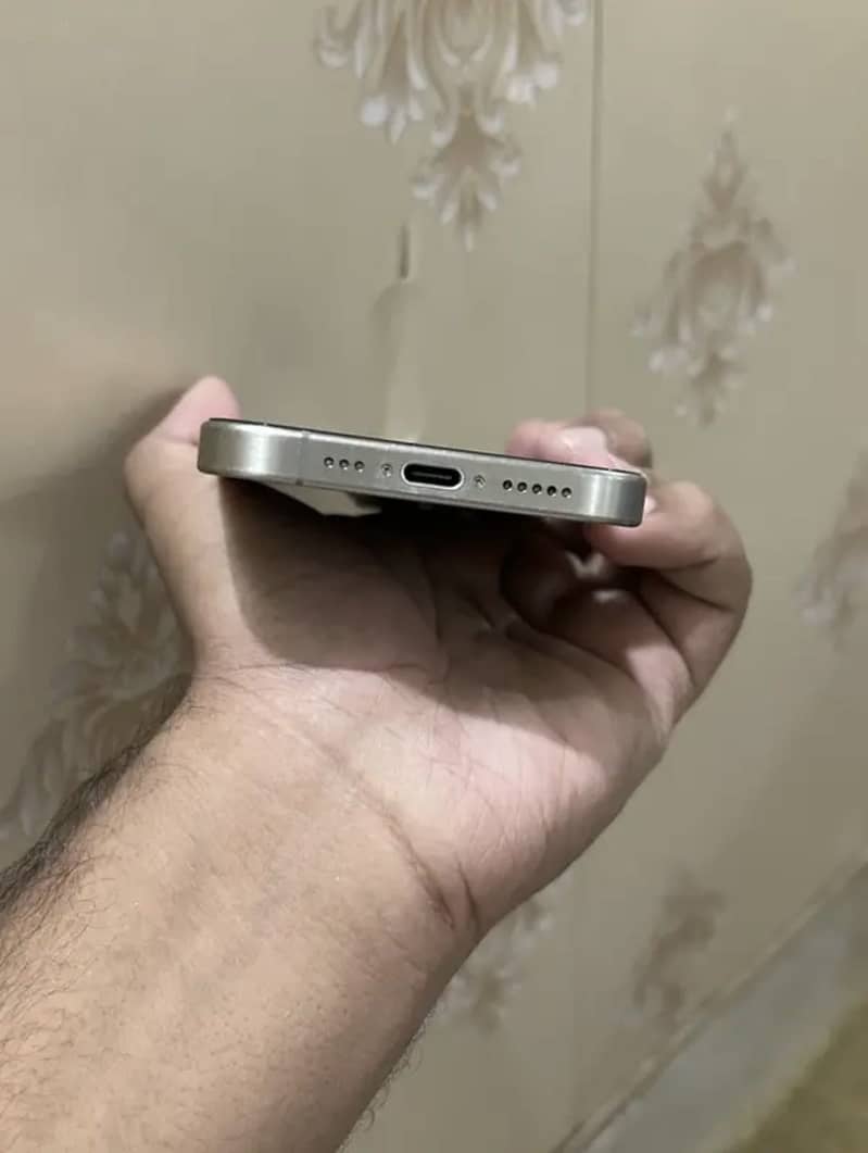Apple iPhone 15 Pro 2