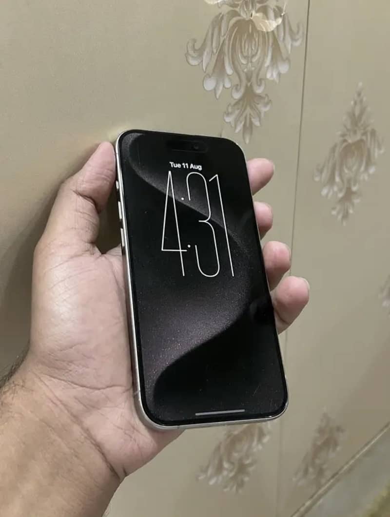 Apple iPhone 15 Pro 3