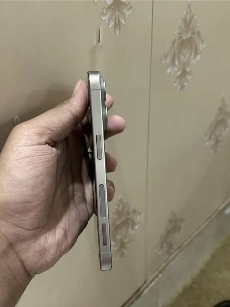 Apple iPhone 15 Pro 6