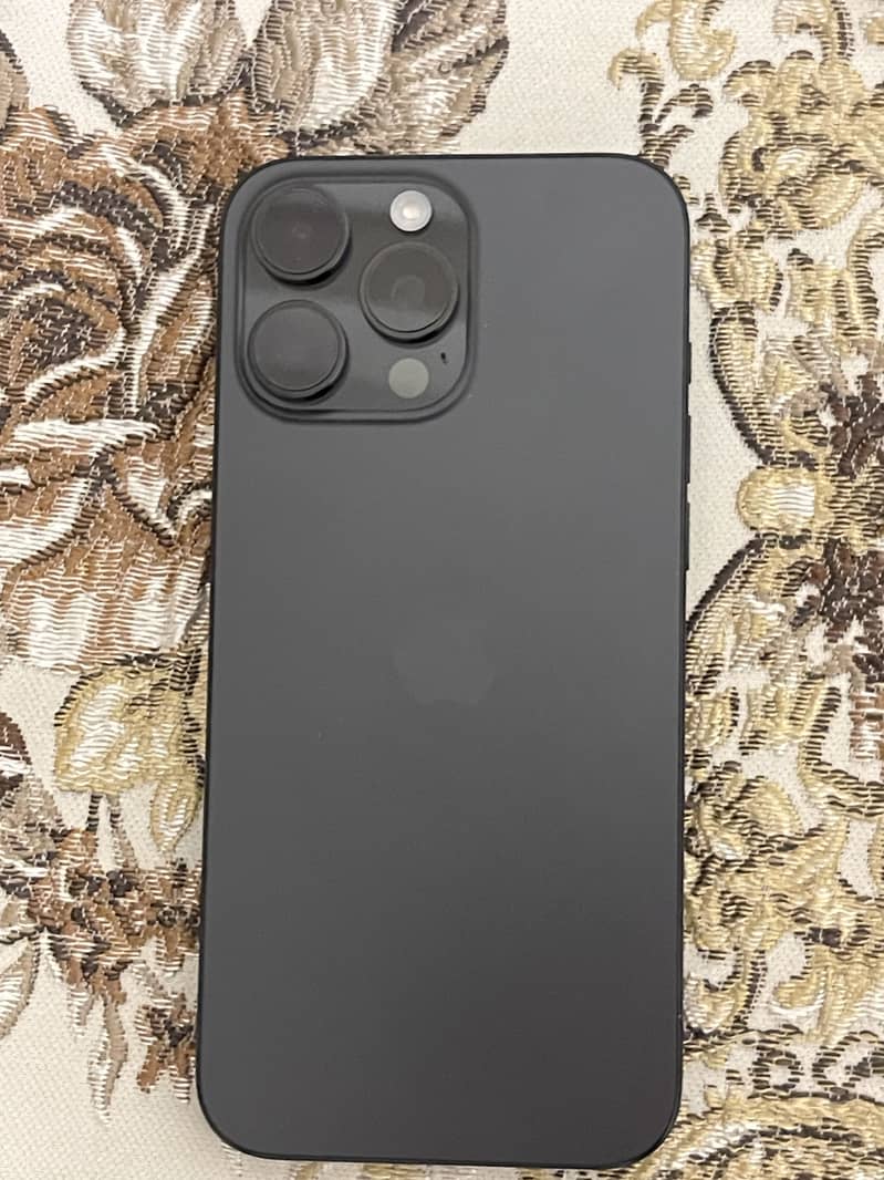 Apple iPhone 16 Pro Max 1