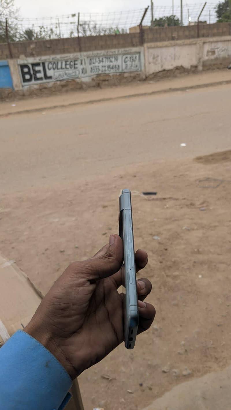 Google Pixel 8 4
