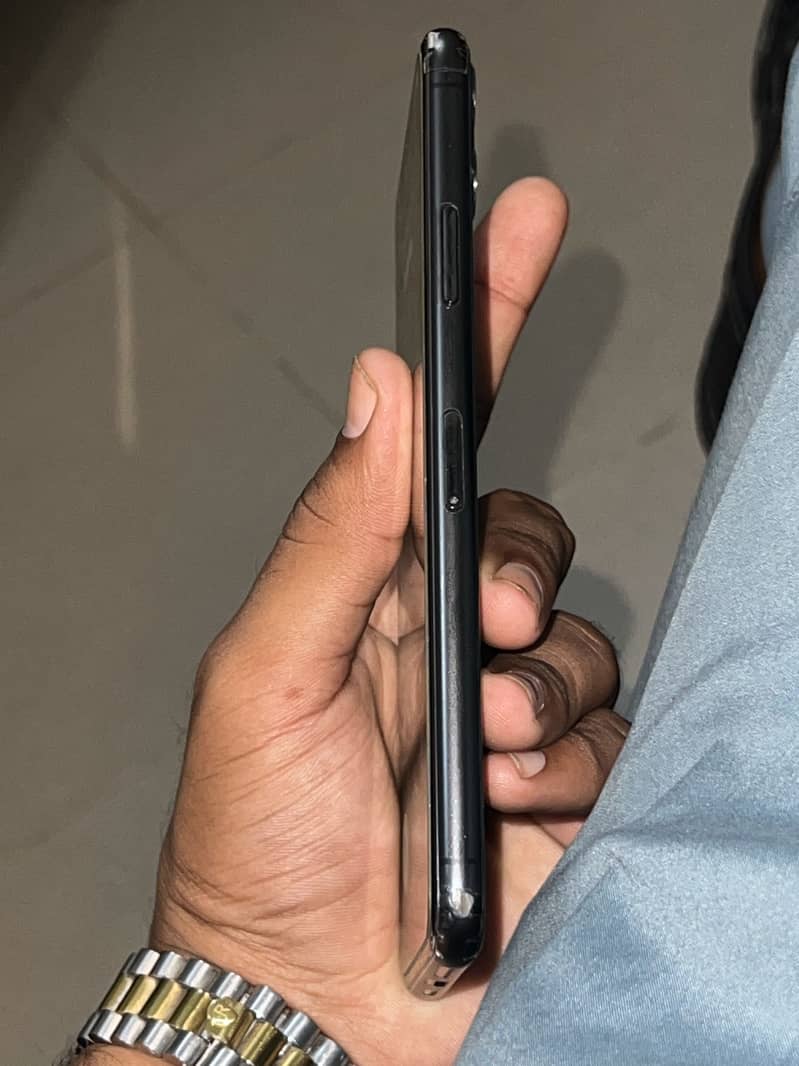 Apple iPhone 11 Pro Max 6