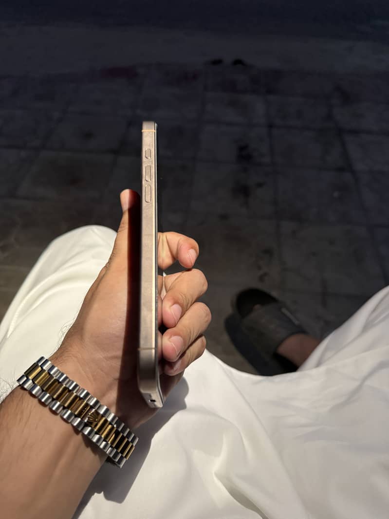 Apple iPhone 16 Pro Max 0