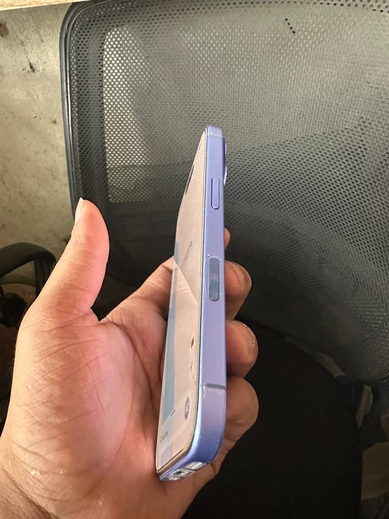Apple iPhone 16 1