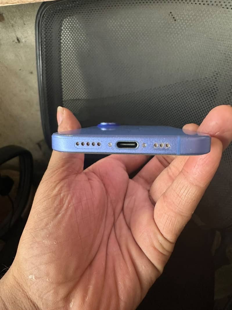 Apple iPhone 16 4