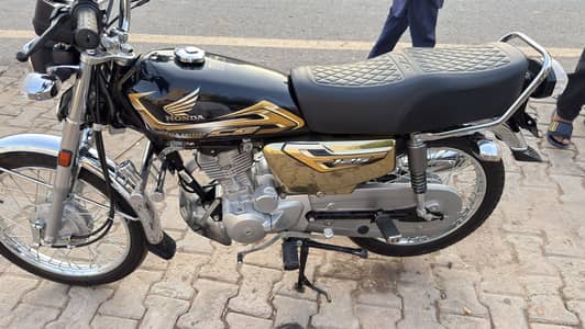 HONDA CG125 GOLD BLACK EDITION