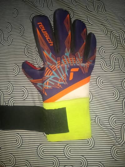 GOAL-KEEPING GLOVES FOR 10 YEARS OLD TO 15