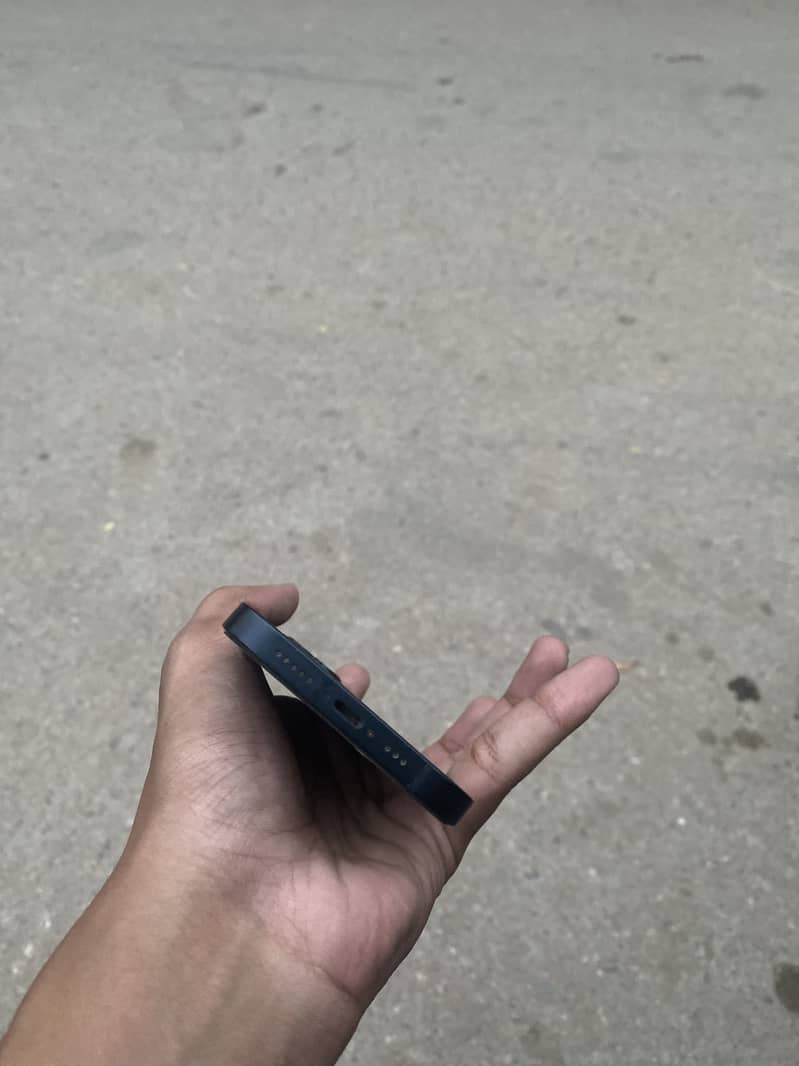 Apple iPhone 13 1