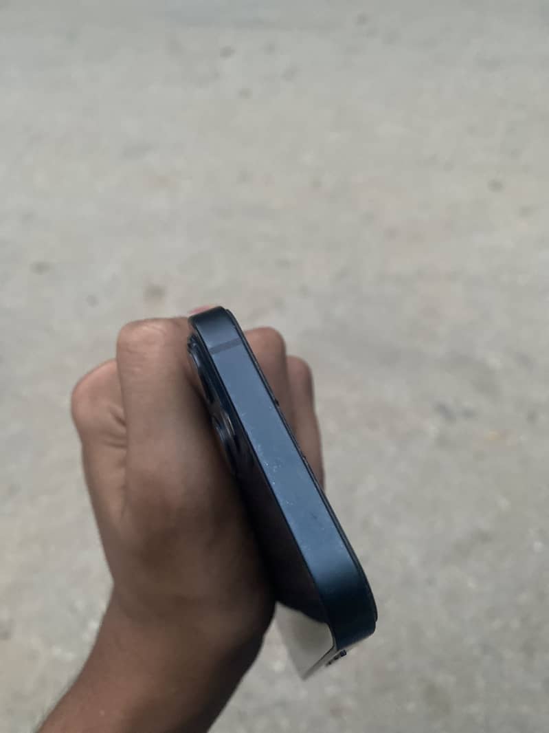Apple iPhone 13 2