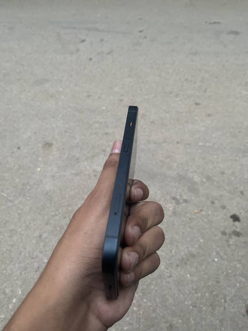 Apple iPhone 13 3