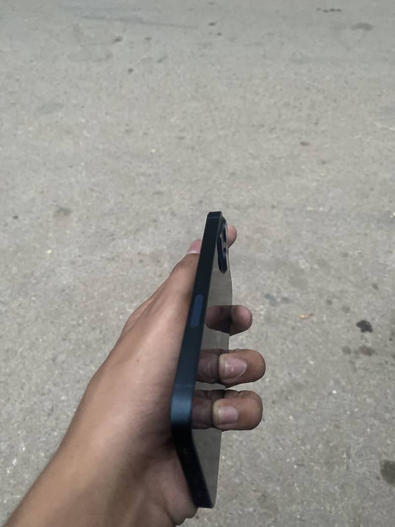 Apple iPhone 13 6