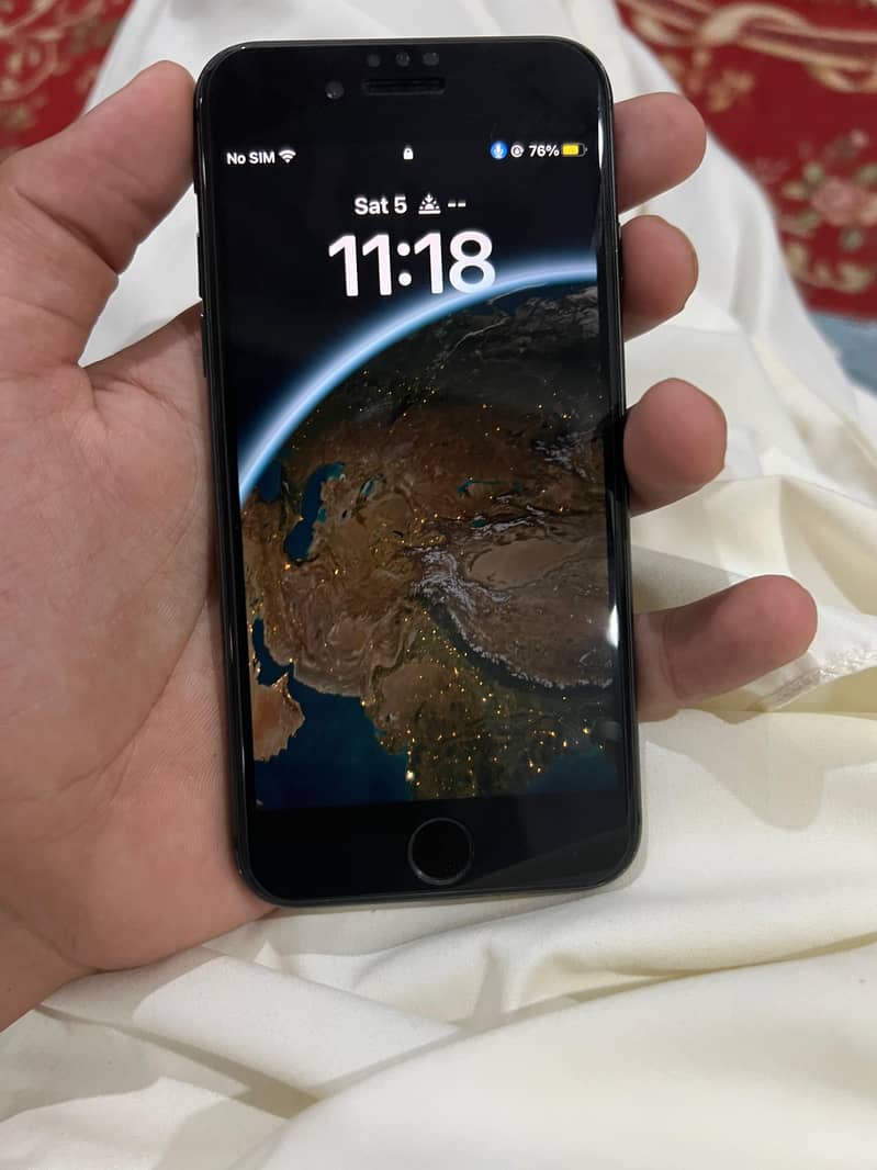 Apple iPhone 8 1
