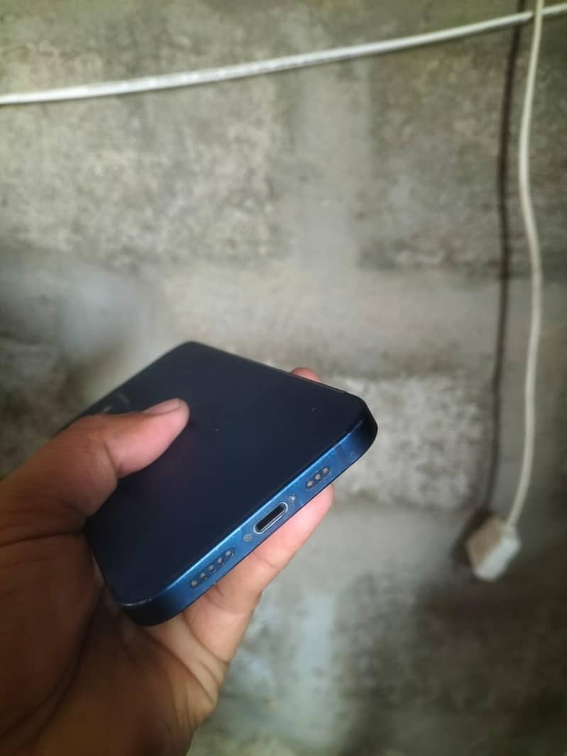 Apple iPhone 12 3