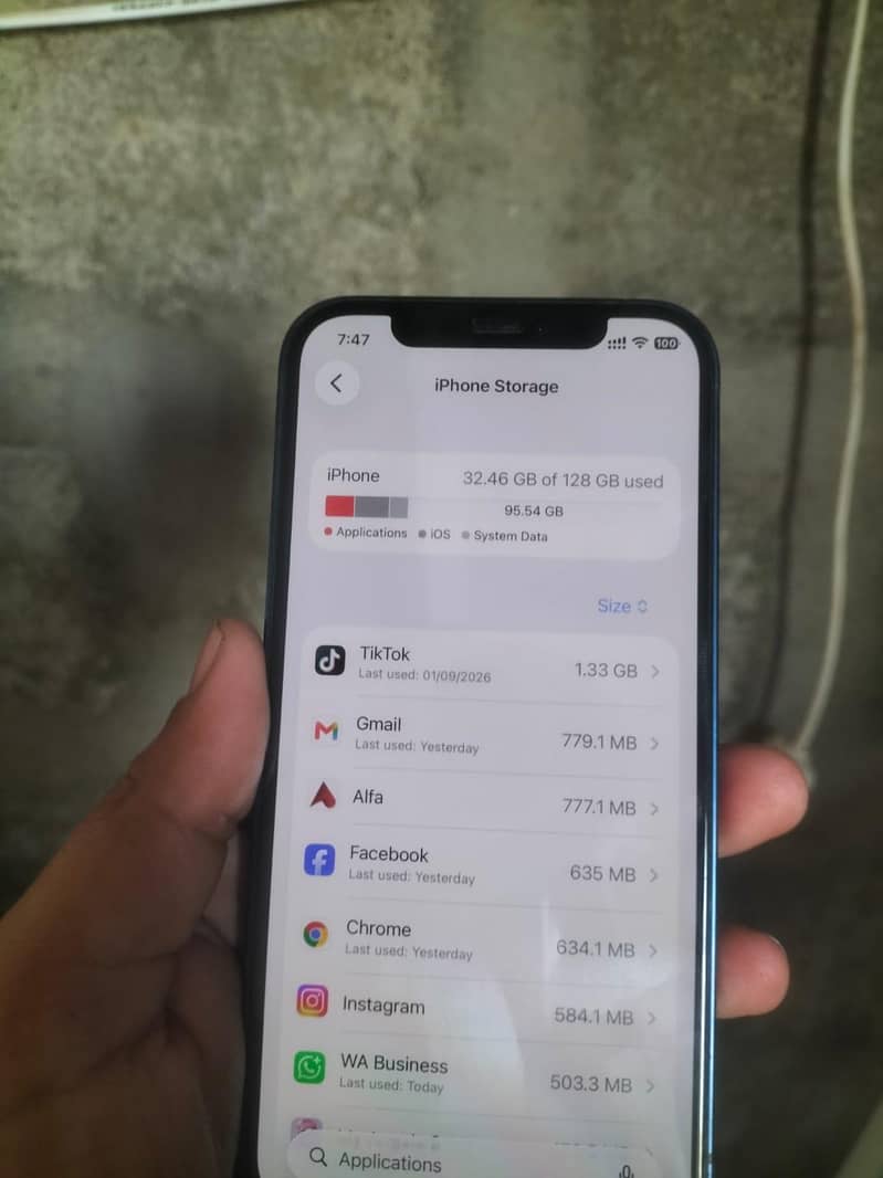 Apple iPhone 12 6