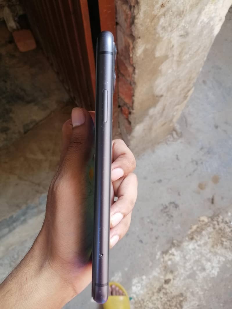 IPhone 11 3