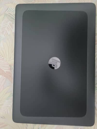 HP zbook 17 G3 - 2Gb dedicated graphics - 17.3 inch big display - 8gb